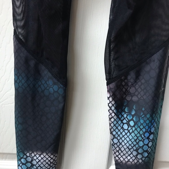 Onzie Yoga Leggings - Picture 7 of 8